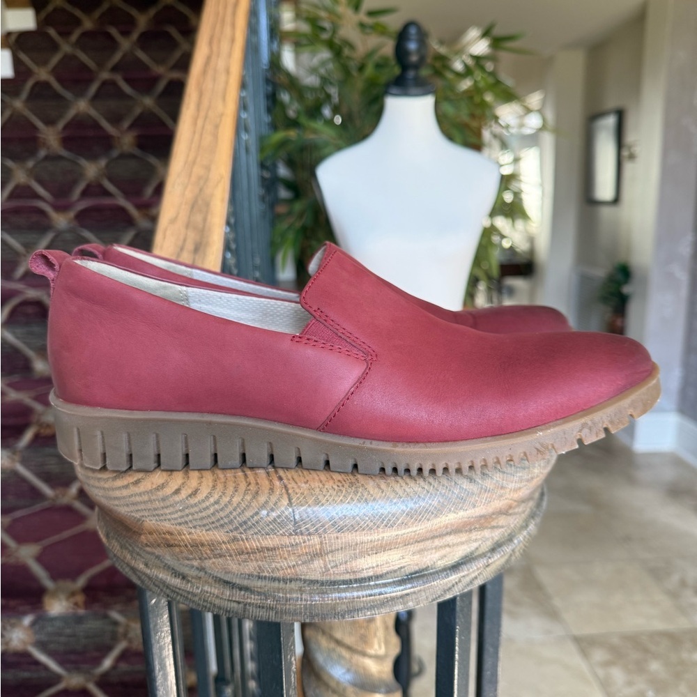 DANSKO ladies LINLEY leather burgundy walking shoe excellent condition 9.5/10